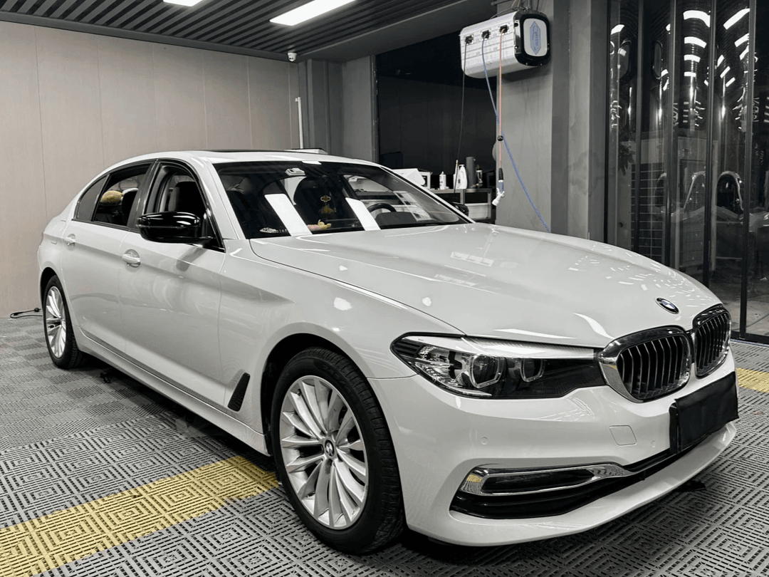 Gloss Crystal Light Gray Vinyl Wrap for BMW