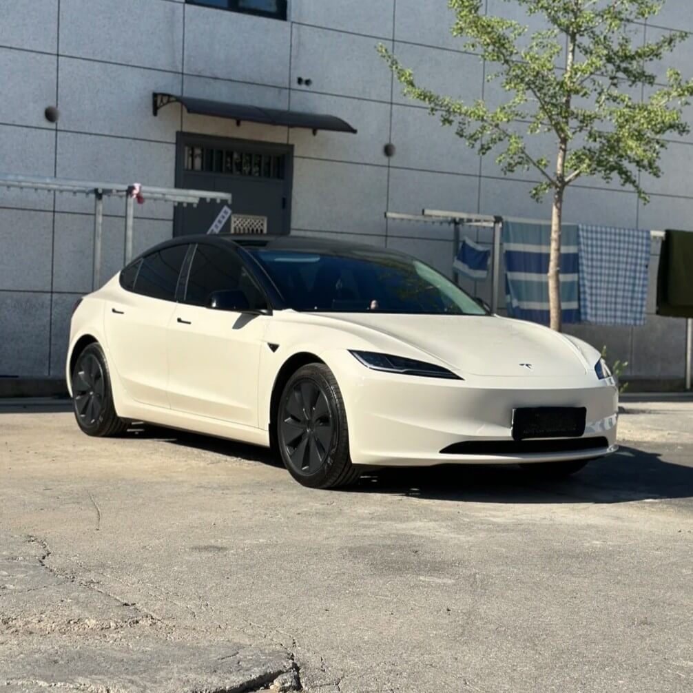 Gloss Championship White Car Wrap