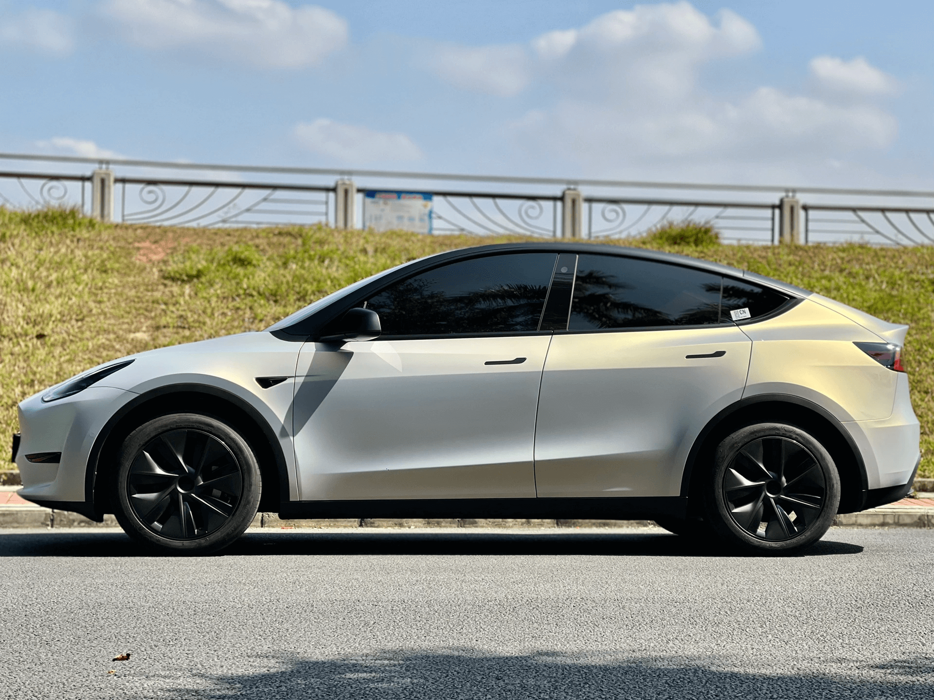 Tesla model  y white shift gold car wraps